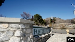 Porter Ranch, near the entrance of Southern California Gas Company's Alisa Canyon storage facility. (M. O'Sullivan/VOA)