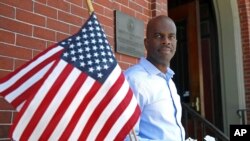 Gregory Minott est venu aux États-Unis de sa Jamaïque natale il y a plus de deux décennies avec un visa d'étudiant et a pu se tailler une carrière en architecture, à Handover, 12 juin 2020.