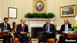 U.S. President Barack Obama sits with Burma's President Thein Sein in the Oval Office at the White House, Washington, May 20, 2013.