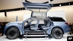The Lincoln Navigator Concept is shown at the New York International Auto Show, March 23, 2016.