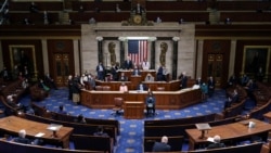 Makamu Rais Mike Pence na Spika Nancy Pelosi wakiongoza kikao cha pamoja cha Bunge kurasmisha ushindi wa Joe Biden, Alhamisi alfajiri, Januari 7, 2021.