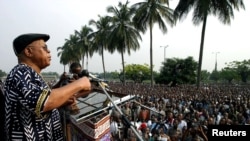 Etienne Tshisekedi, akihutubia mkutano wa upinzani Kinshasa Julai 9 2005.