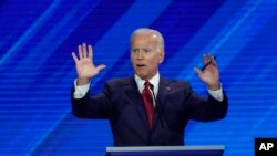 Bivši potpredsjednik i demokratski favorit Joe Biden govori na debati u Houstonu, 12. septembra 2019.