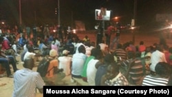 Des jeunes ont passé la nuit au rond-point des Nations-Unies, Ouagadougou