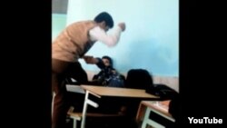 تصویری از یک فیلم تنبیه بدنی 