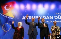 Recep Tayyip Erdoğan sa suprugom Emine i Bakir Izetbegović sa suprugom Sebijom, Zetra, Sarajevo, 20. maj 2018.