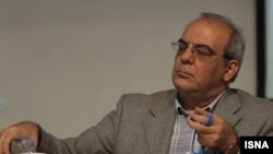 عباس عبدی، از فعالان سیاسی اصلاح طلب