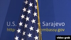 Zastava SAD u američkoj ambasadi u Sarajevu.