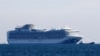 Kapal pesiar Diamond Princess berlabuh di lepas pantai Pelabuhan Yokohama setelah sepuluh penumpang dinyatakan positif terjangkit virus corona di Yokohama, Jepang, 5 Februari 2020. 