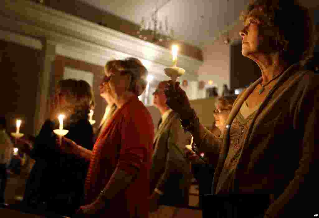Parishioner Patti Baker (right) joins nearly 150 others at Wilshire Baptist Church for a service dedicated to Thomas Eric Duncan in Dallas, Texas, Oct. 8, 2014. 