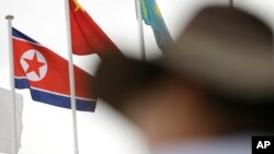 인천아시안게임 선수촌에 북한 인공기가 달려있다. 북한은 28일 인천아시안게임에 응원단을 보내지 않겠다고 발표했다.