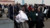 Pria Palestina menggunakan kursi roda untuk mengangkut kantong tepung yang didistribusikan oleh Badan Bantuan dan Pekerjaan PBB (UNRWA), di tengah konflik Israel-Hamas, di Rafah, selatan Jalur Gaza 29 Januari 2024. (REUTERS/Ibraheem Abu Mustafa)