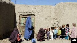 مسولین وزارت صحت عامه می گویند که دراین دور برعلاوه واکسین پولیو کپسول های ویتامین "بی" نیز برای حدود 8 میلیون طفل میشود.