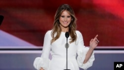 Melania Trump, l'épouse du candidat présidentiel républicain Donald Trump fait son discours lors de la journée d'ouverture de la Convention nationale républicaine à Cleveland, le 18 Juillet, 2016.