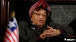 Presiden Ellen Johnson Sirleaf Kamis (13/11) mengakhiri keadaan darurat Ebola di Liberia (foto: dok).