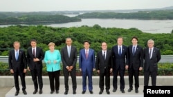 Le président du Conseil européen Donald Tusk, le Premier ministre italien Matteo Renzi, la chancelière allemande Angela Merkel, le président américain Barack Obama, le Premier ministre japonais Shinzo Abe, le président français Francois Hollande, le Premier ministre britannique David Cameron, le Premier ministre canadien Justin Trudeau and le président de la Commission européenne Jean-Claude Juncker, Ise-Shima, Japon, le 26 mai 2016. (REUTERS/Pool) 