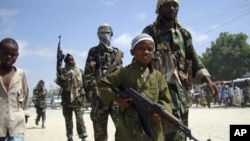 Un enfant soldat avec des combattants shebab.(Archives)