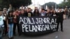 Aksi Kamisan ke-500 oleh para aktivis HAM di depan Istana Merdeka Jakarta, Kamis, 27 Juli 2017 (foto: VOA/Andylala Waluyo)