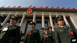 Delegasi militer China usai kongres Partai Komunis di Beijing. (Foto: Dok)