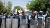 پولیس اہلکاروں کی ایک بڑی تعداد سپریم کورٹ کے باہر تعینات کی گئی تھی