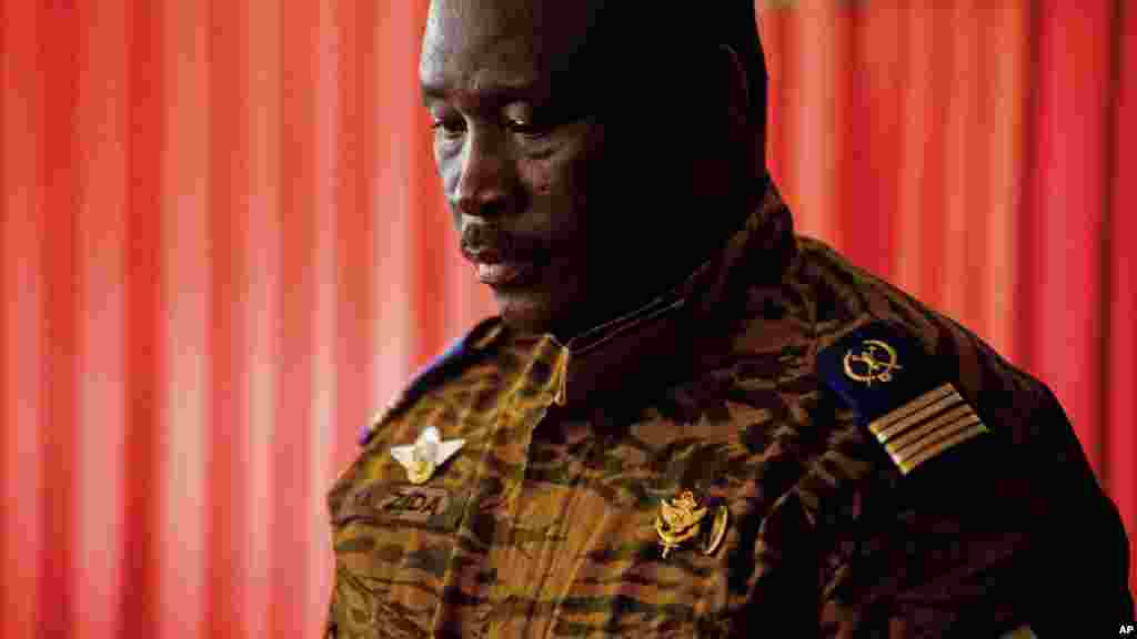 Isaac Zida Shugaban Burkina Faso yace Zasu mika mulki ga kwamitin rikon kwarya, Burkina Faso, Nuwamba 03, 2014.