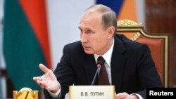 Presiden Vladimir Putin pada KTT Persemakmuran Negara-negara Mandiri (CIS) di Minsk (10/10).