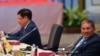 Menteri Luar Negeri dan Perdagangan Kedua Brunei Erywan Yusof (kanan) menghadiri pertemuan para Menteri Luar Negeri ASEAN menjelang KTT ASEAN ke-34 di Bangkok pada 22 Juni 2019. (Foto: AFP/Tang Chin)