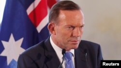 PM Tony Abbott mengutarakan Australia siap menyeponsori relawan medis berangkat ke Sierra Leone.