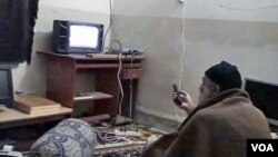 Pasukan elit AS menemukan ponsel yang diduga milik kurir Osama bin Laden saat melakukan penggerebekan kompleks tinggal Osama di Abbottabad, Pakistan.