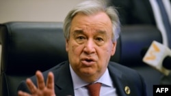 Sekretaris Jenderal Perserikatan Bangsa-Bangsa Antonio Guterres berbicara dalam konferensi pers di markas besar Uni Afrika, 8 Februari 2020. (Foto: AFP)