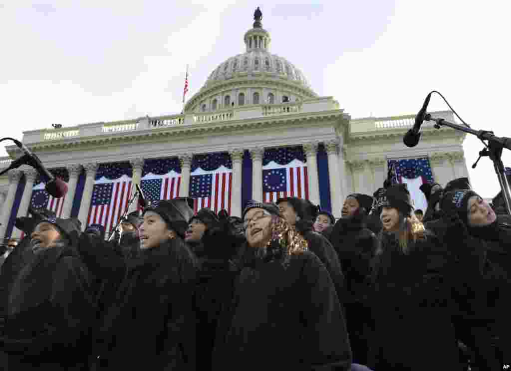 Members of the Lee University Festival Choir and PS 22 Chorus perform before the ceremonial swearing-in of President Barack Obama at the U.S. Capitol during the 57th Presidential Inauguration, Jan. 21, 2013.