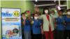 Mami Yuli (tengah) bersama beberapa anggota Forum Komunikasi Waria Indonesia (FKWI) yang ikut mengelola FKWI Laundry di Depok. (Foto courtesy: Nia English)