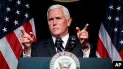 Le vice-président américain Mike Pence dans une allocution devant les militaires au Pentagone, le 8 août 2018.
