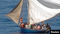 Sebuah kapal yang sarat dengan imigran gelap dari Haiti terlihat di perairan lepas pantai Florida (Foto: dok). Sedikitnya 18 orang dilaporkan hanyut di perairan sebelah Utara Haiti, Rabu (25/12).