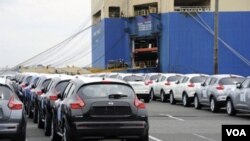 Produksi Nissan Motor, salah satu produsen otomotif terbesar di Jepang, anjlok 52,4 persen dibanding Maret 2010.