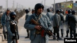 Polisi Afghanistan melakukan penjagaan keamanan di Kabul (foto: dok).