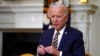 Presiden AS Joe Biden menandatangani perintah eksekutif di Gedung Putih (foto: dok). 