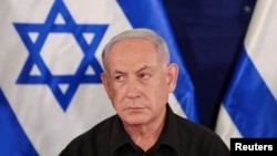 Perdana Menteri Israel Benjamin Netanyahu menggelar konferensi pers di Tel Aviv, pada 28 Oktober 2023. (Foto: Abir Sultan Pool/Pool via Reuters)