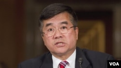 Duta Besar Amerika untuk Tiongkok Gary Locke mendapat peringatan keras terkait penjualan senjata Amerika ke Taiwan (foto:dok).