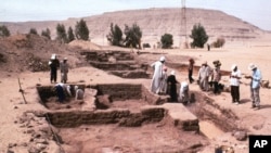 FILE - An excavation crew works for the University of Pennsylvania Museum at the site of a recently discovered mayor's house in Abydos, Egypt, in the summer of 1999. 