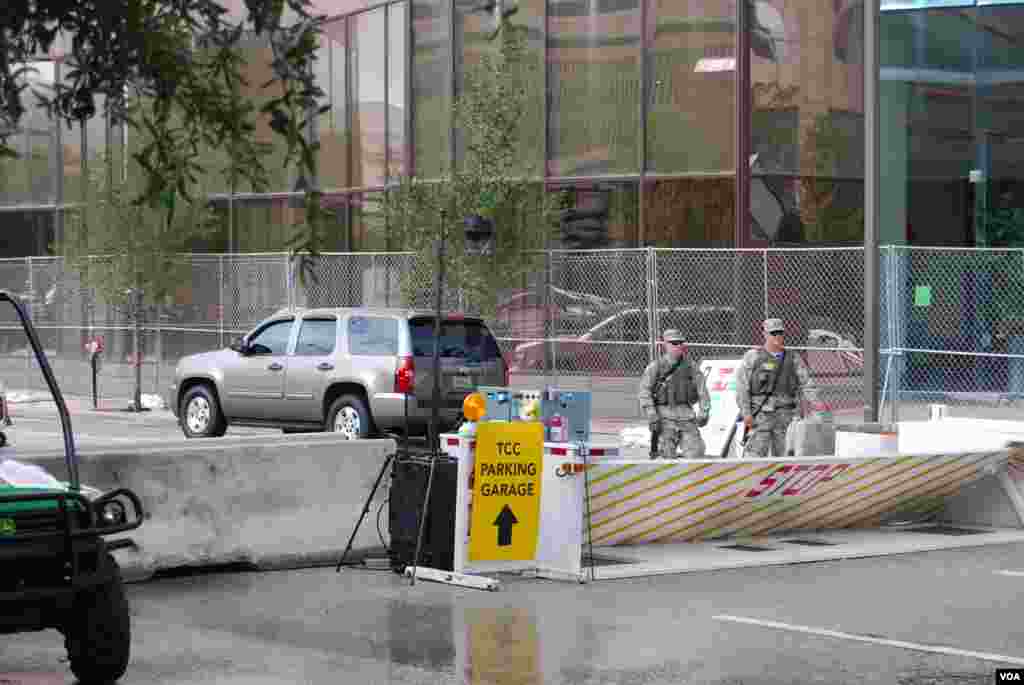One of the many security checkpoints leading to the Republican National Convention. (J. Featherly/VOA)