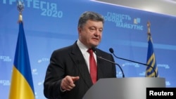Ukrainian President Petro Poroshenko speaks to the media during a news conference in Kyiv, Sept. 25, 2014.