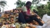 Wani manomi yana aikin noman koko a kauyen Ntui, Kamaru.
