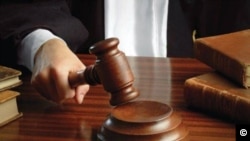Court hammer