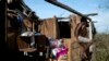 Un survivant devant les restes d'une maison à Mananjary, Madagascar, mercredi 9 février 2022. 