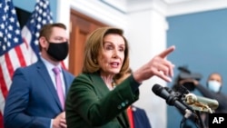 Ketua DPR AS Nancy Pelosi, berbicara dalam konferensi pers di Gedung Capitol, Washington, pada 23 Februari 2022. (Foto: AP/J. Scott Applewhite)