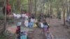 ကန်ပက်လက်မြို့နယ်အတွင်းက အိမ်မီးရှို့ခံရတဲ့မိသားစုများ။ (ဖေဖေါ်ဝါရီ ၂၃၊ ၂၀၂၂။ ဓာတ်ပုံ-Khonumthung Daily News)
Kanpetlet IDPs