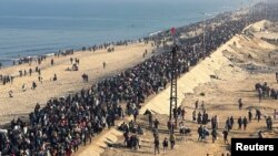 စစ်ဘေးရှောင်ဖို့ နေရပ်စွန့်ခွါနေကြရတဲ့ ပါလက်စတိုင်းတွေ အပစ်ရပ်သဘောတူညီချက်ရပြီးနောက် ဂါဇာမြောက်ပိုင်းက နေရပ်ကိုပြန်နေကြစဥ်။ (ဇန်နဝါရီ ၂၇၊ ၂၀၂၅)