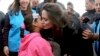 Utusan Khusus Badan Pengungsi PBB (UNHCR), aktris Angelina Jolie mencium seorang anak Suriah saat berkunjung ke Kamp Pengungsi Zaatari Suriah di Mafraq, Yordania, 28 Januari 2018. 