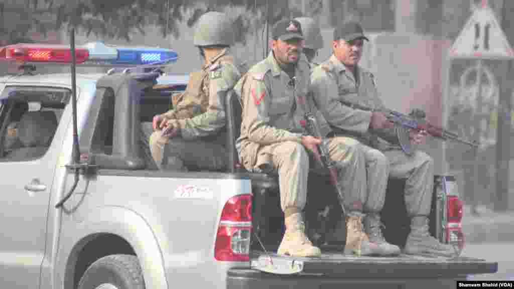 Mayakan Taliban sun kai hari kan wata Makaranta, Pakistan, Disamba 16, 2014. (VOA)